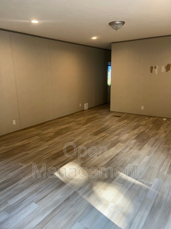 Foto del edificio - 2710 N Farm Rd 137