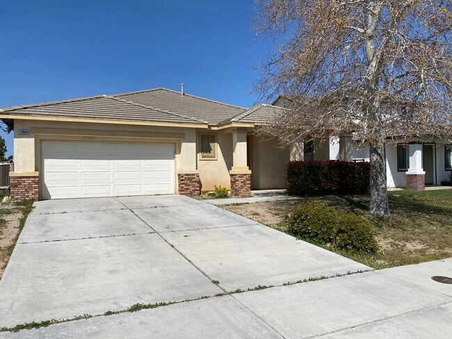 Foto del edificio - Hesperia/Oak Hills 4 bedroom