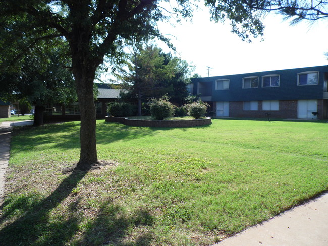 Building Photo - 6050 S Western Ave