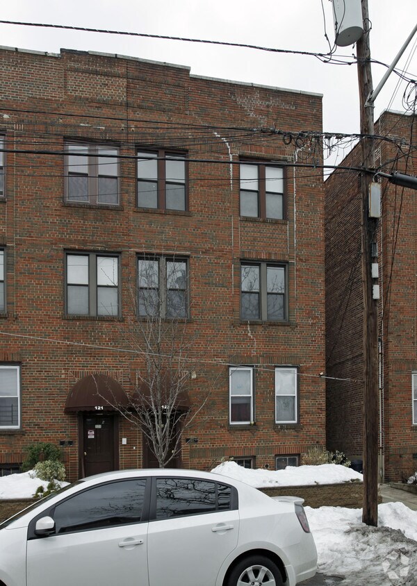 Primary Photo - 121-123 Roosevelt Ave
