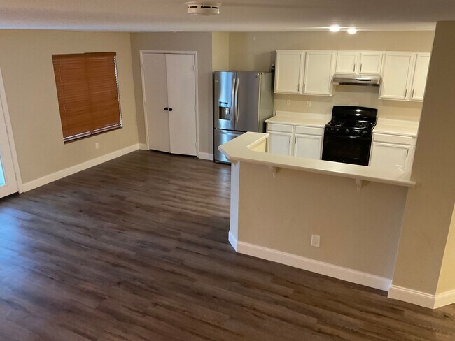 Foto del edificio - Great 1 story home, 3brs, 2bth, 2cg