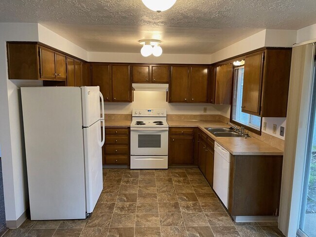 Building Photo - Single level home 3 bedroom 2 bathroom!