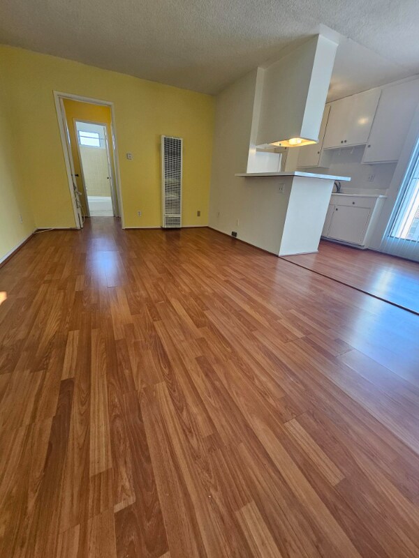 Foto del edificio - 323 N Rampart Blvd