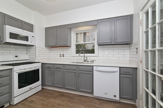Building Photo - 516 Diamond Ave NE