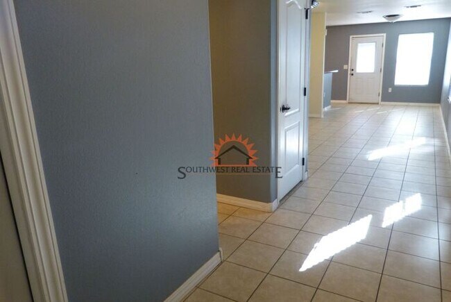 Foto del edificio - Spacious- 2 bedroom 2.5 bath 1 car garage apartment