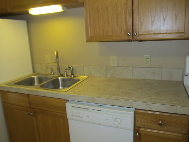 Building Photo - 401-403 W 6th Ave