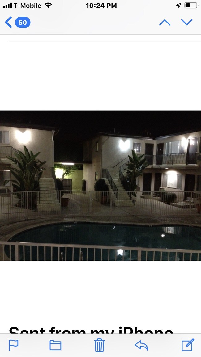 Foto del edificio - 8120 Owensmouth Ave