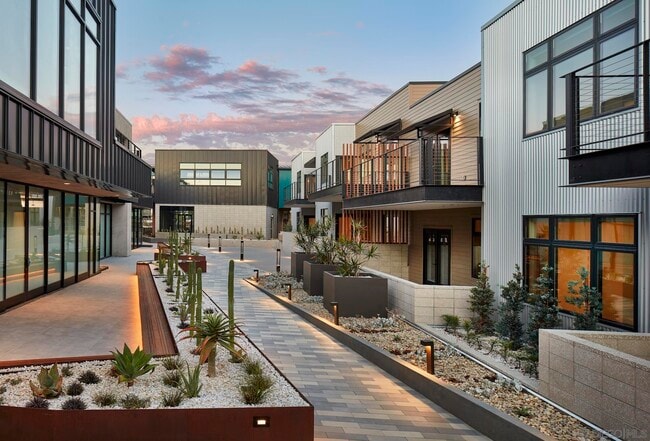 Building Photo - 120 Dahlia Dr