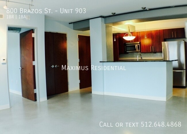 Building Photo - 800 Brazos St