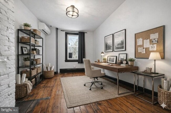 Building Photo - 3737 Calumet St