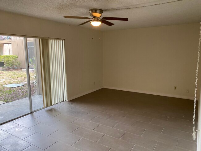 Foto del edificio - 7513 Pitch Pine Cir