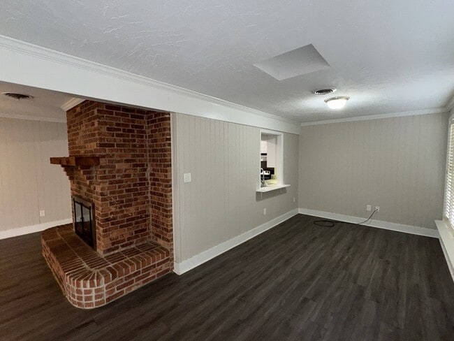 Foto del edificio - 827 Briarwood Dr