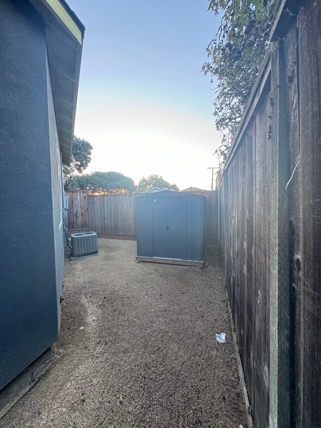 Building Photo - 1143 Madera Ct