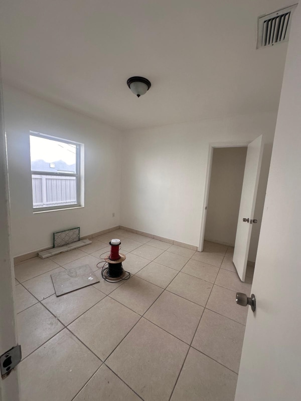 Foto del edificio - 3248 NW 102nd St