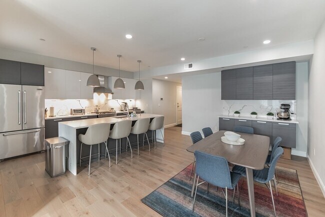 Building Photo - 54 Pleasant St