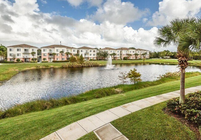 Building Photo - 2306 Myrtlewood Cir E