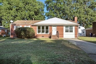 Building Photo - 556 Almond Dr