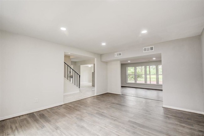 Building Photo - 7719 Antoine Dr