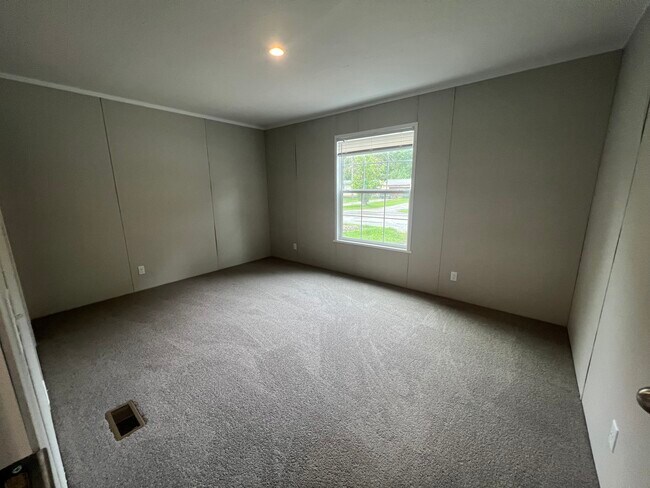 Foto del edificio - 2407 8 Mile Rd