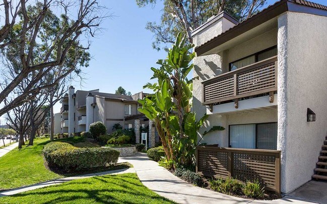 eaves Warner Center Apartments Woodland Hills, CA