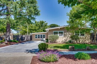Building Photo - 4920 Bel Canto Dr