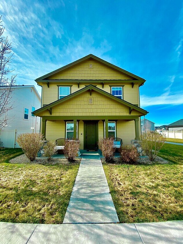 4158 N Ambercreek Ave