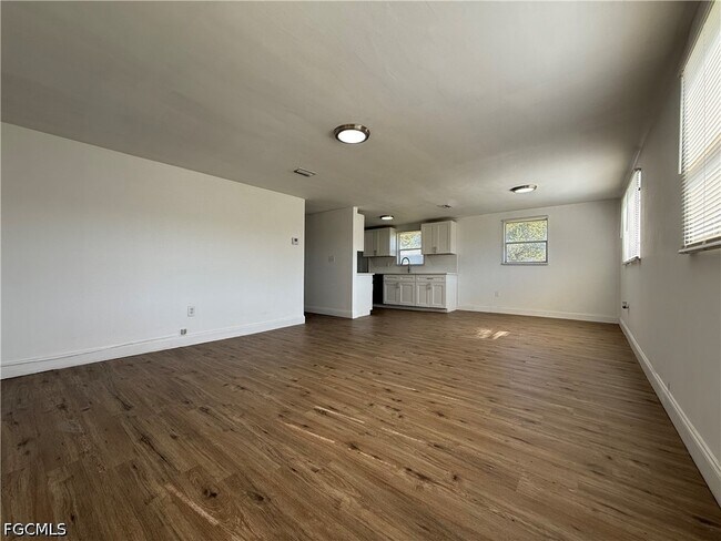 Foto del edificio - 1154 Gamble St