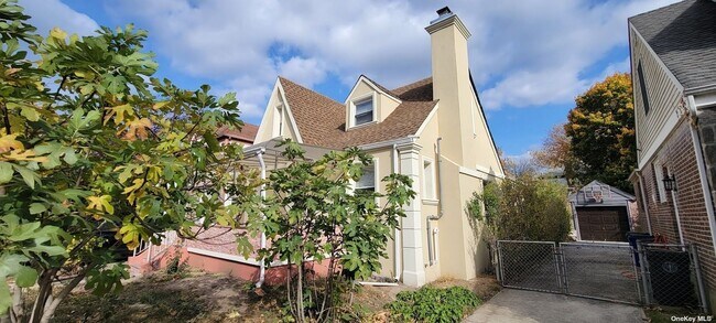 Building Photo - 73-49 188th St