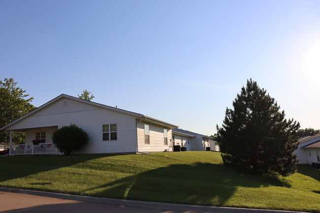 Foto del edificio - Meadowcrest Senior Apartments