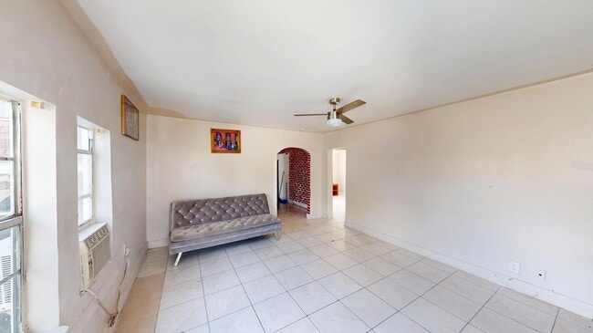 Photo - 718 S B St Apartment