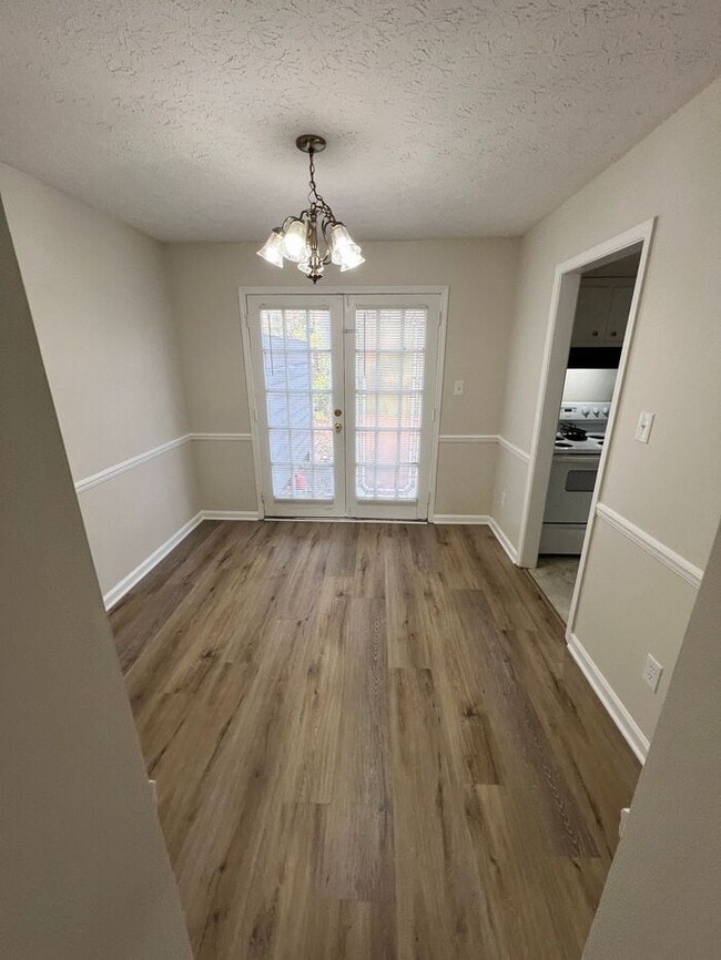 Foto del edificio - Available now!!! 2 Story townhome across from Briscoe Park!!