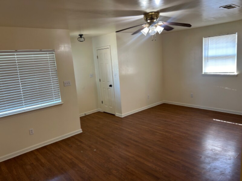 Primary Photo - 7710 W Laverne St