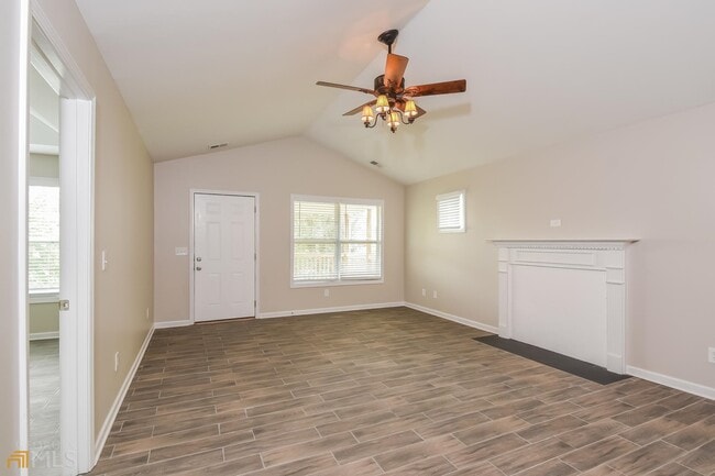 Building Photo - 63 Oakbrook Dr