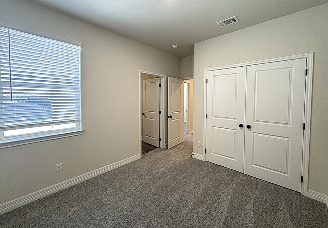 Foto del edificio - 1166 Lindsey Dr