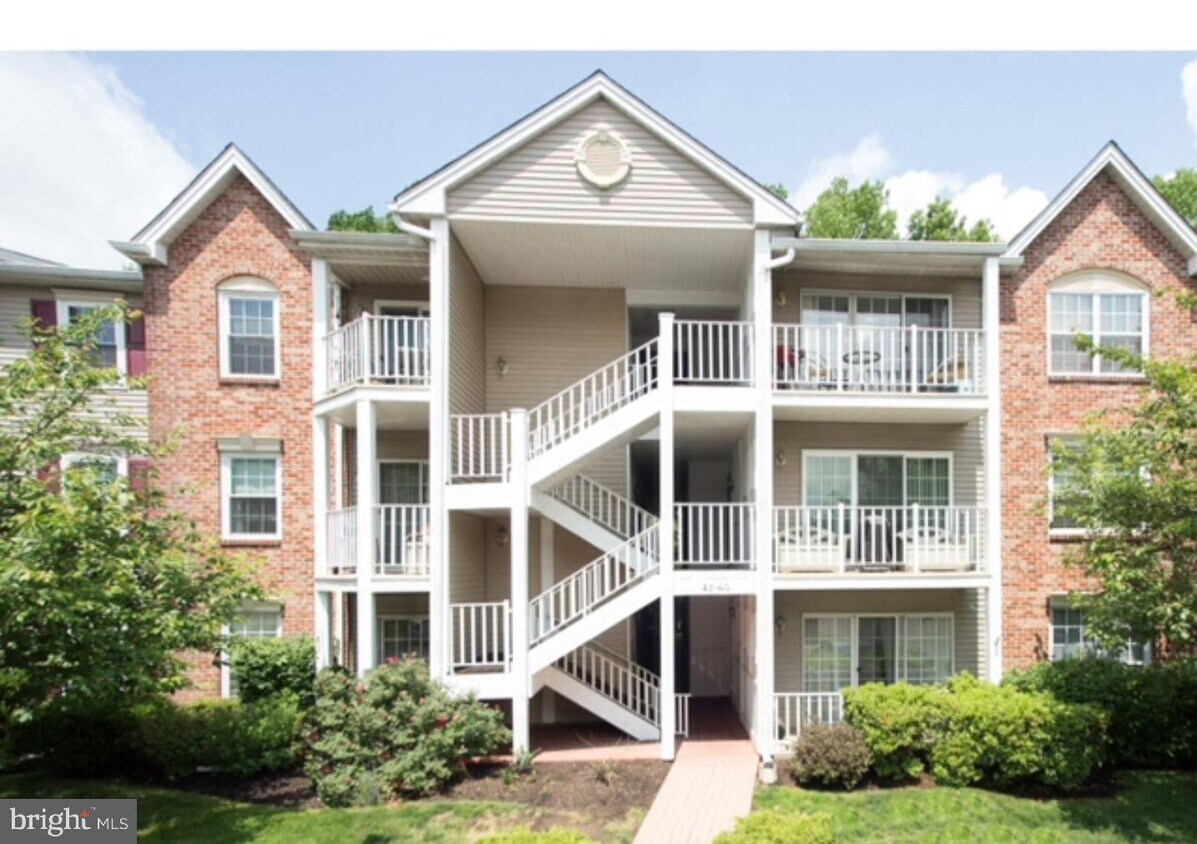 56 Chambord Ct, Hamilton Township, NJ 08619 Room for Rent in Hamilton