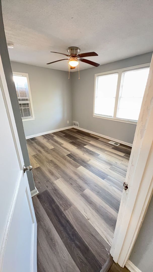 Building Photo - Beautiful 3 bedroom 1 bath home - Open to ...