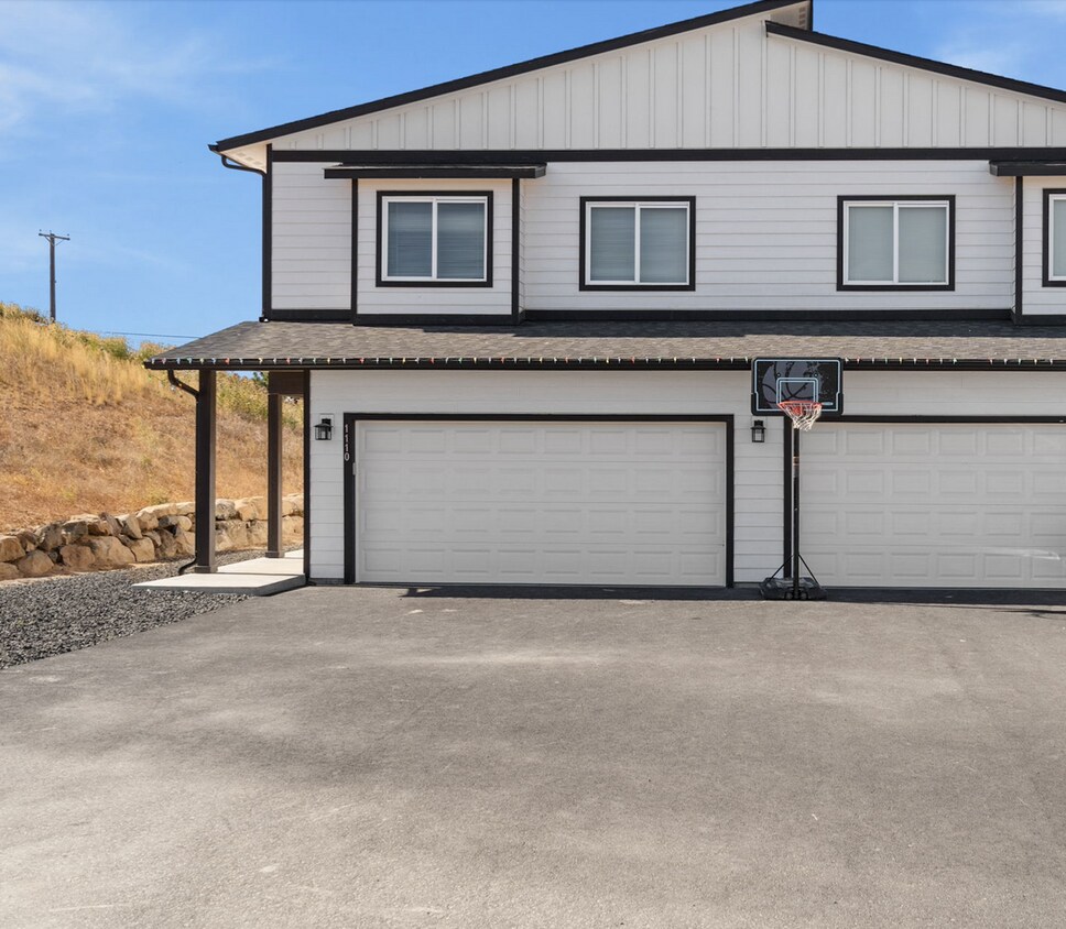 Primary Photo - 1110 Greenfield Dr