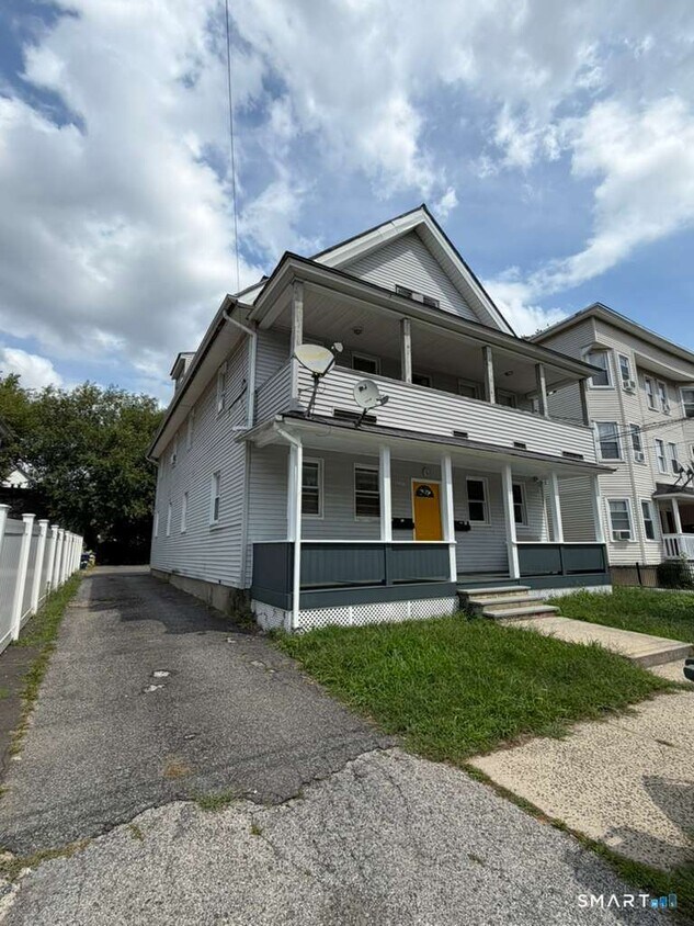 Building Photo - 1144 Hancock Ave