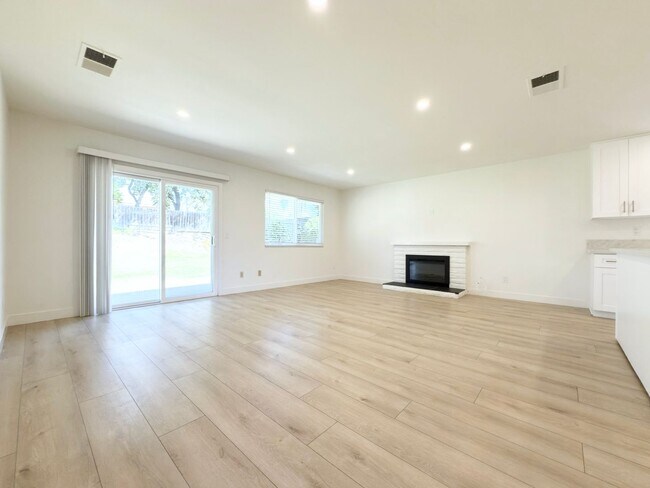 Foto del edificio - Remodeled Single Level in Cul-de-Sac!