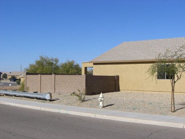 Building Photo - 4042 E Big Game Pl