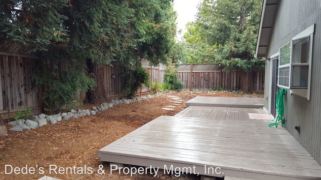 Building Photo - 1102 Putney Dr