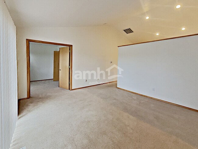 Building Photo - 663 NW Meadows Drive