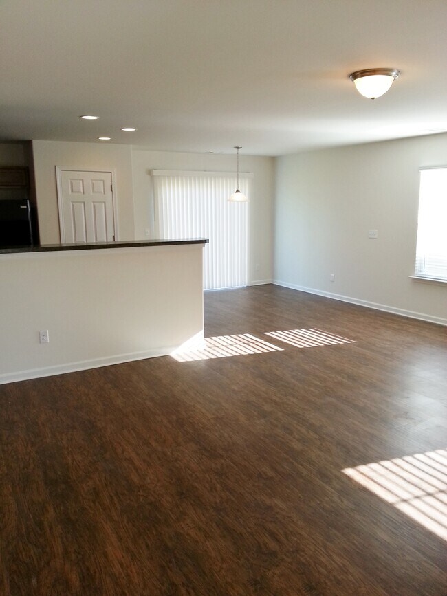 Building Photo - 17 Milsbury Ln