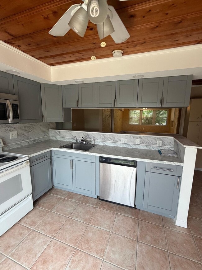 Foto del edificio - 5601 Pierce St