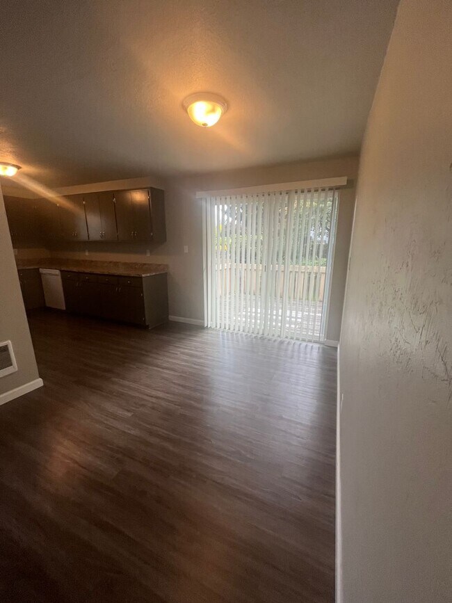 Building Photo - Crest Duplex