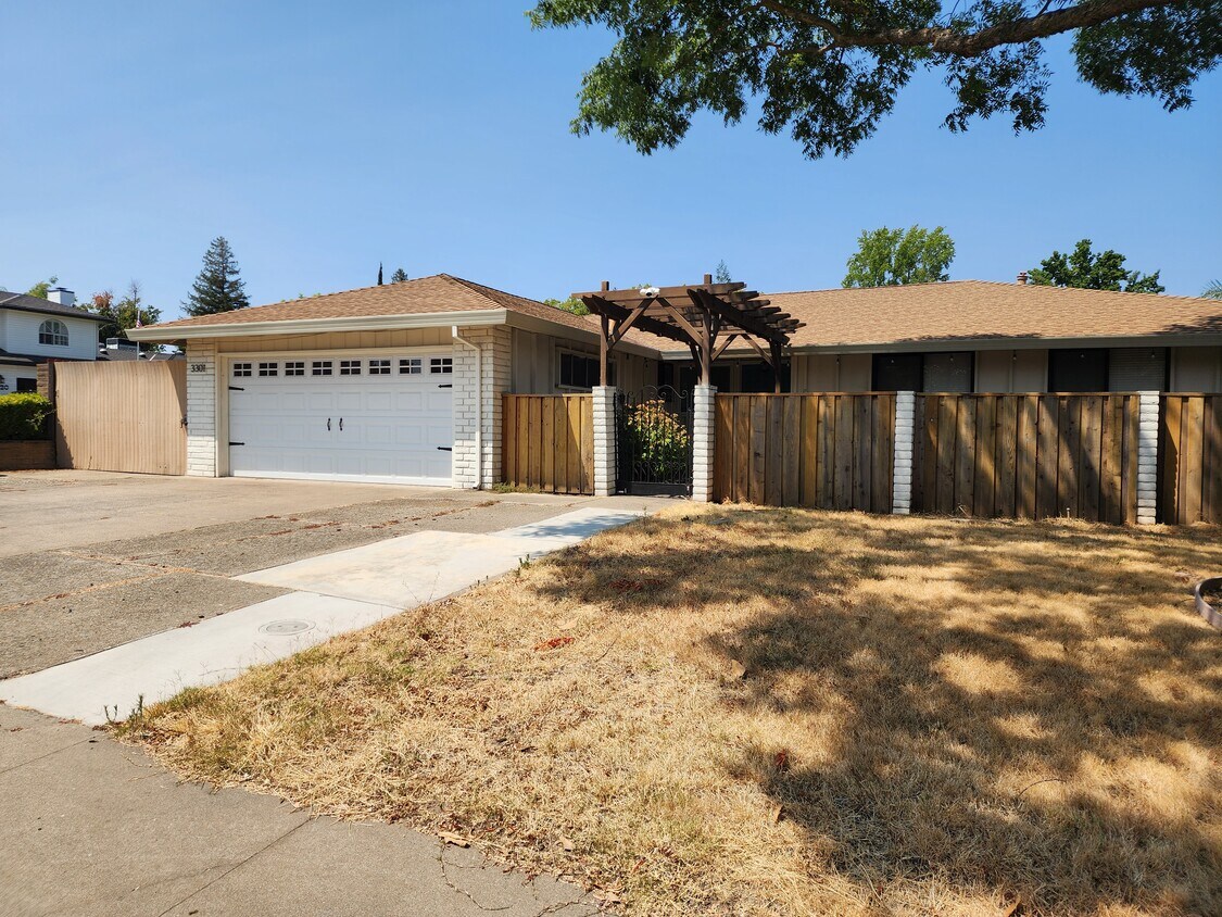 Primary Photo - 3301 Bryant Ct