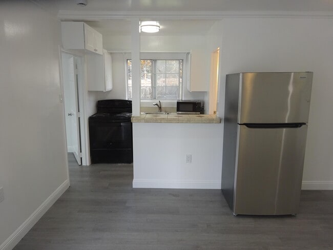 Building Photo - 15229 Cerise Ave