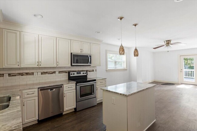 Building Photo - $500 Off Rent for First 3 Months! Gorgeous 4bd/2.5ba Three-Story Home Less than a Mile from Downt...