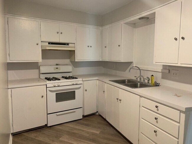 Foto del edificio - Unique 4 Bedroom Home!