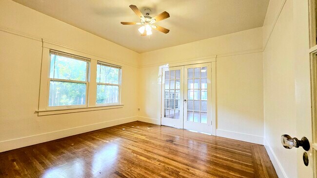 Building Photo - 643 3rd st